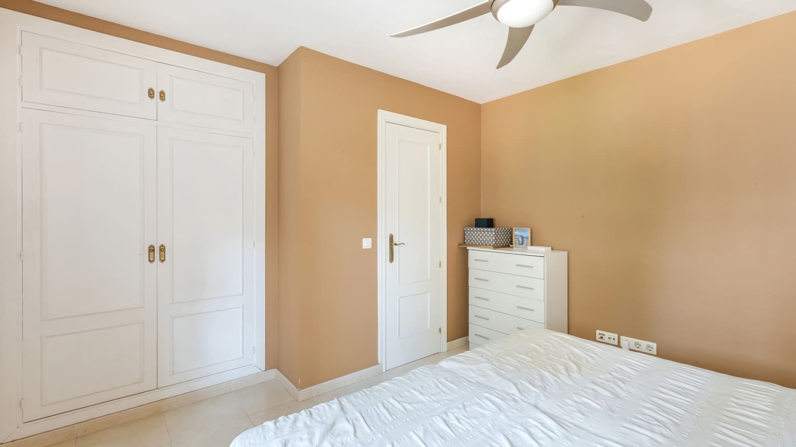3 Zimmer Apartment zu verkaufen in Nueva Andalucia mit Pool - 629.000 € (Ref: 9910016)
