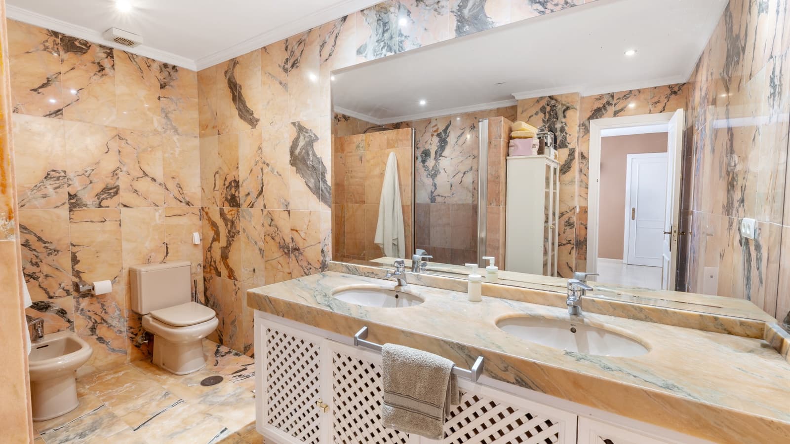 3 Zimmer Apartment zu verkaufen in Nueva Andalucia mit Pool - 629.000 € (Ref: 9910016)