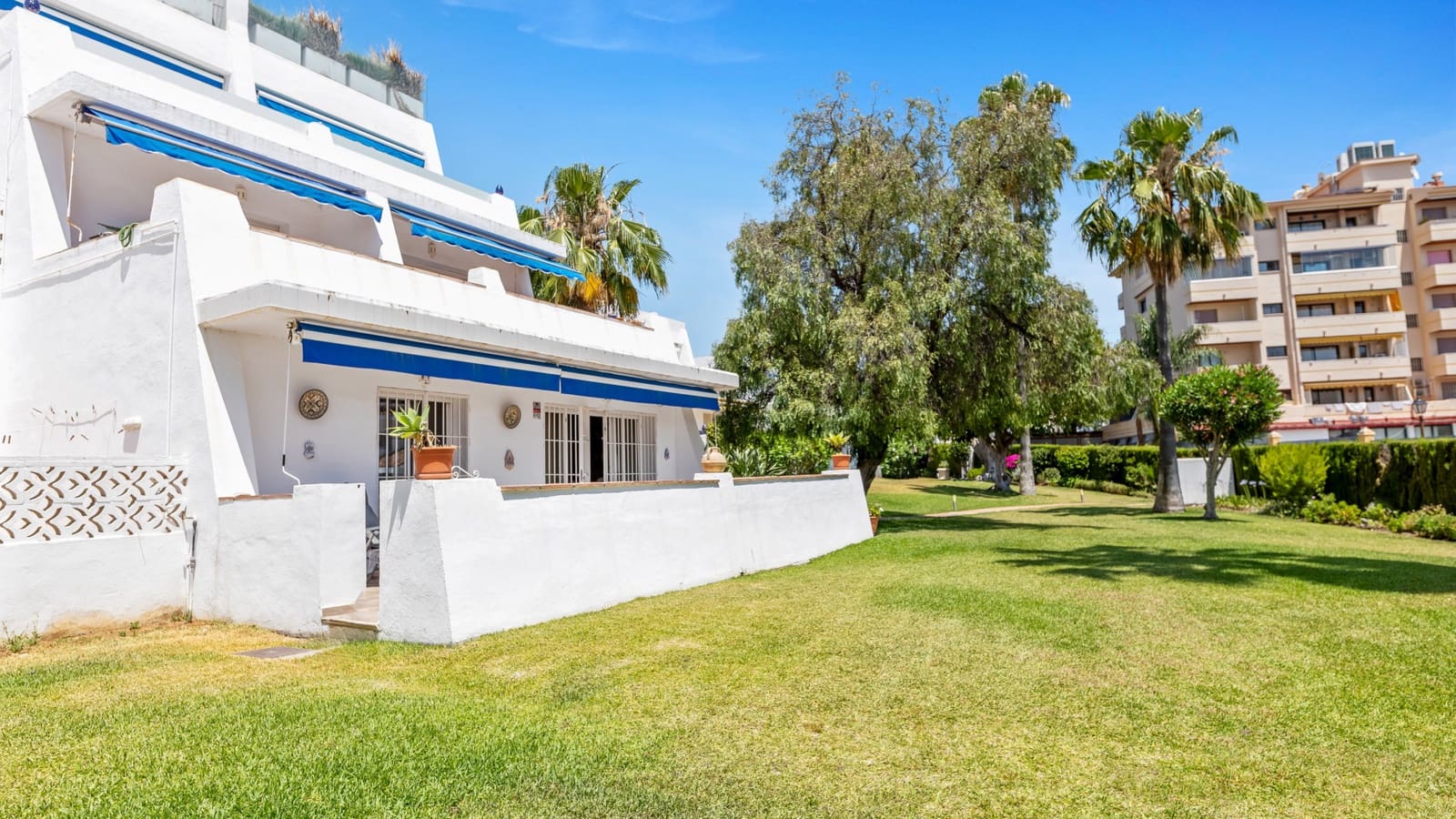 3 Zimmer Apartment zu verkaufen in Nueva Andalucia mit Pool - 629.000 € (Ref: 9910016)