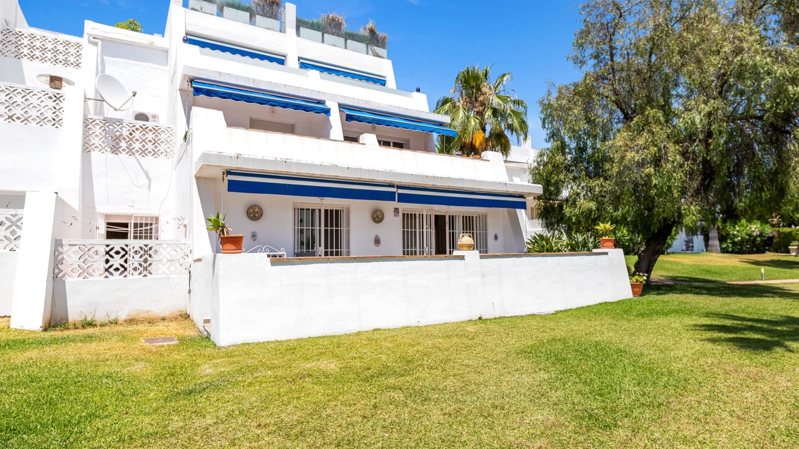 3 Zimmer Apartment zu verkaufen in Nueva Andalucia mit Pool - 629.000 € (Ref: 9910016)