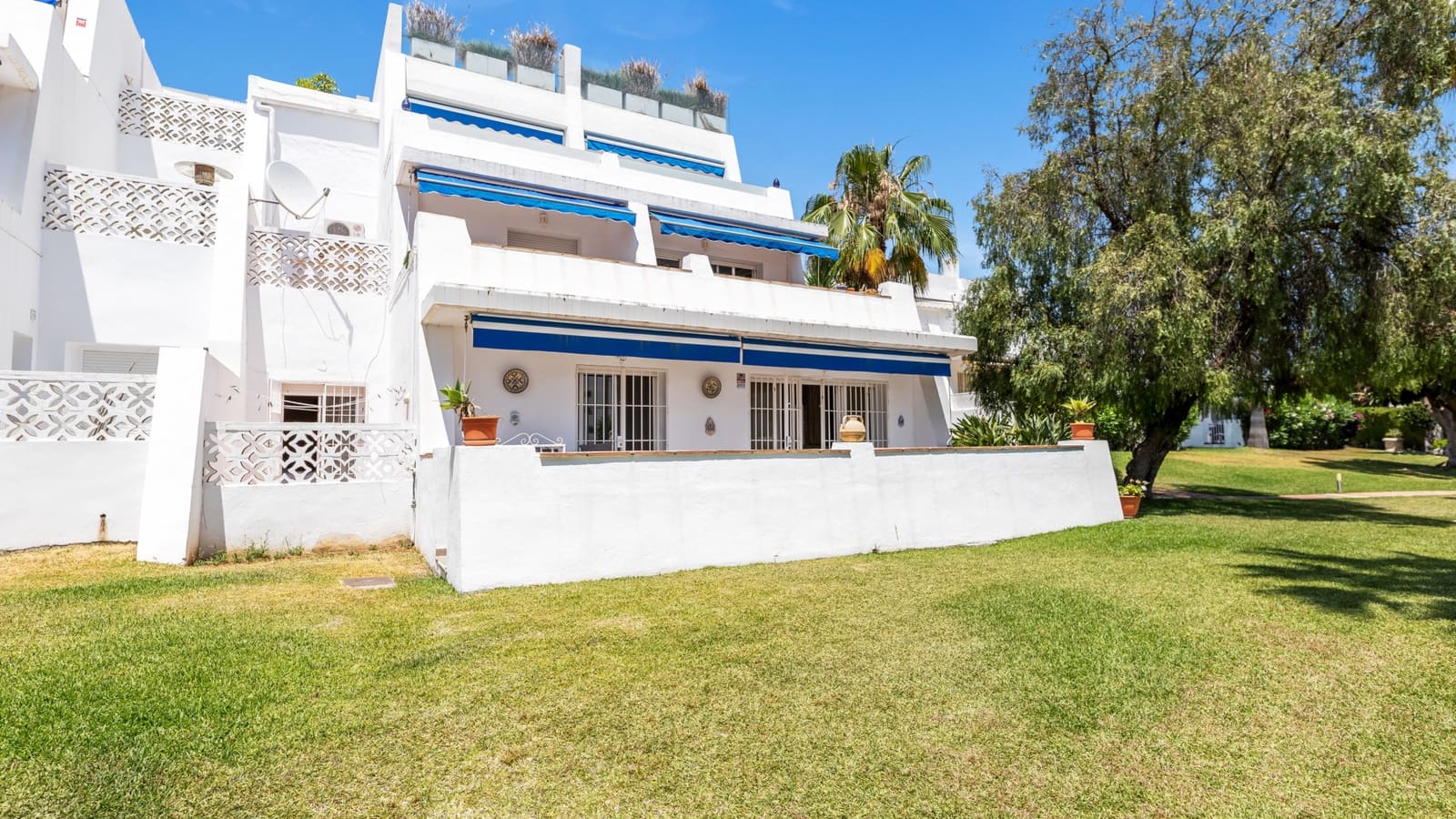 3 Zimmer Apartment zu verkaufen in Nueva Andalucia mit Pool - 629.000 € (Ref: 9910016)