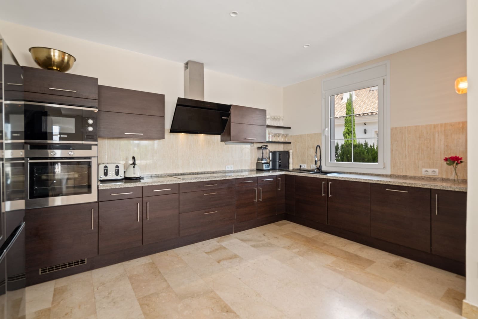 4 sovrum Villa till salu i Marbella med pool garage - 1 099 000 € (Ref: 9986355)