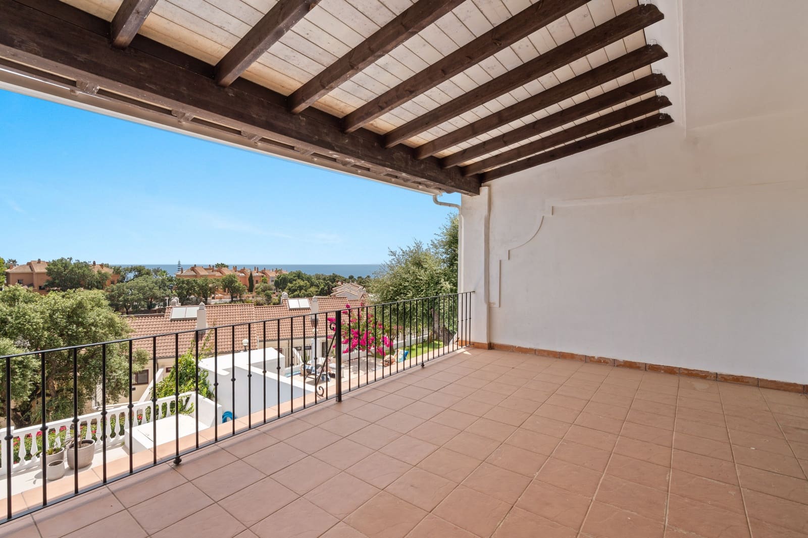 4 sovrum Villa till salu i Marbella med pool garage - 1 099 000 € (Ref: 9986355)