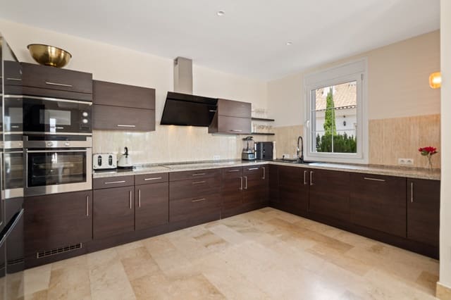 Chalet de 4 habitaciones en Marbella en venta con piscina garaje - 1.099.000 € (Ref: 9986355)