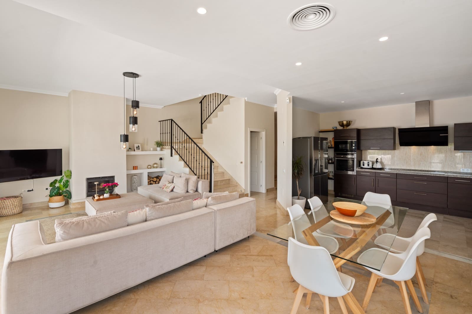 4 sovrum Villa till salu i Marbella med pool garage - 1 099 000 € (Ref: 9986355)