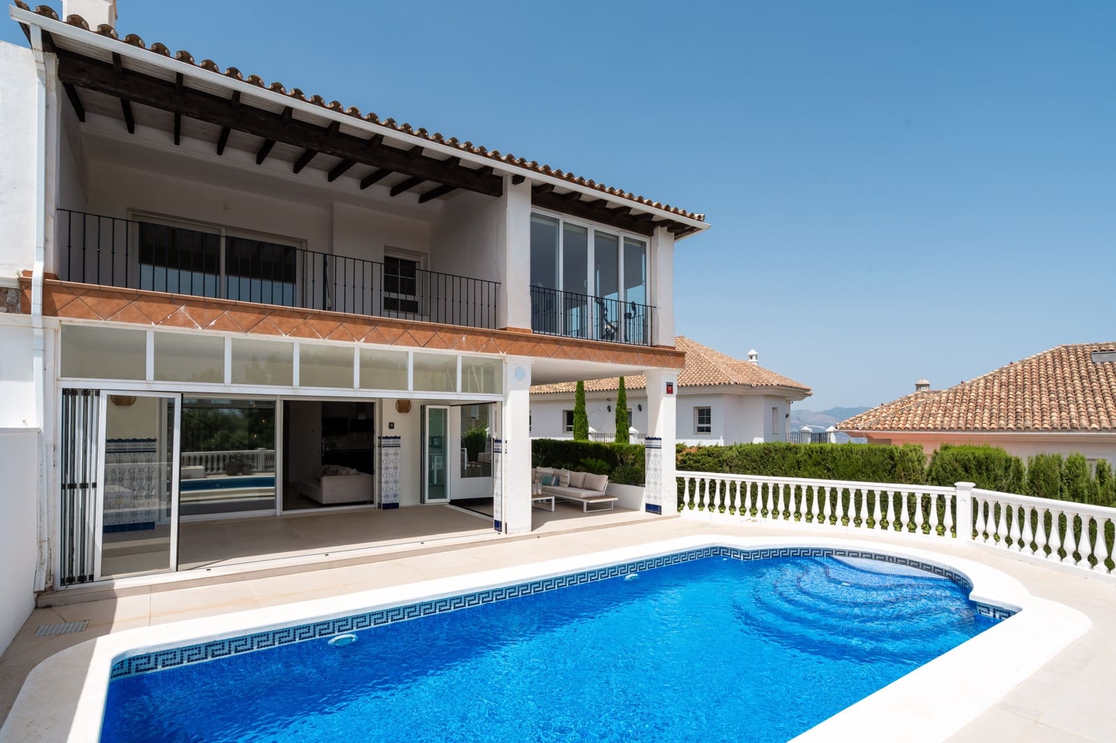 4 sovrum Villa till salu i Marbella med pool garage - 1 099 000 € (Ref: 9986355)