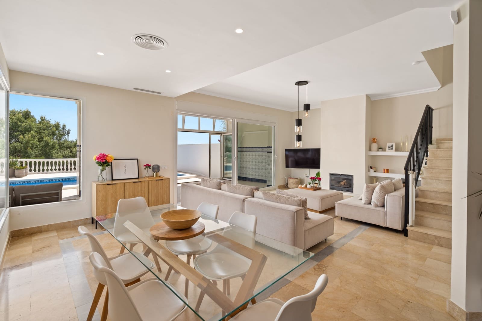 4 sovrum Villa till salu i Marbella med pool garage - 1 099 000 € (Ref: 9986355)