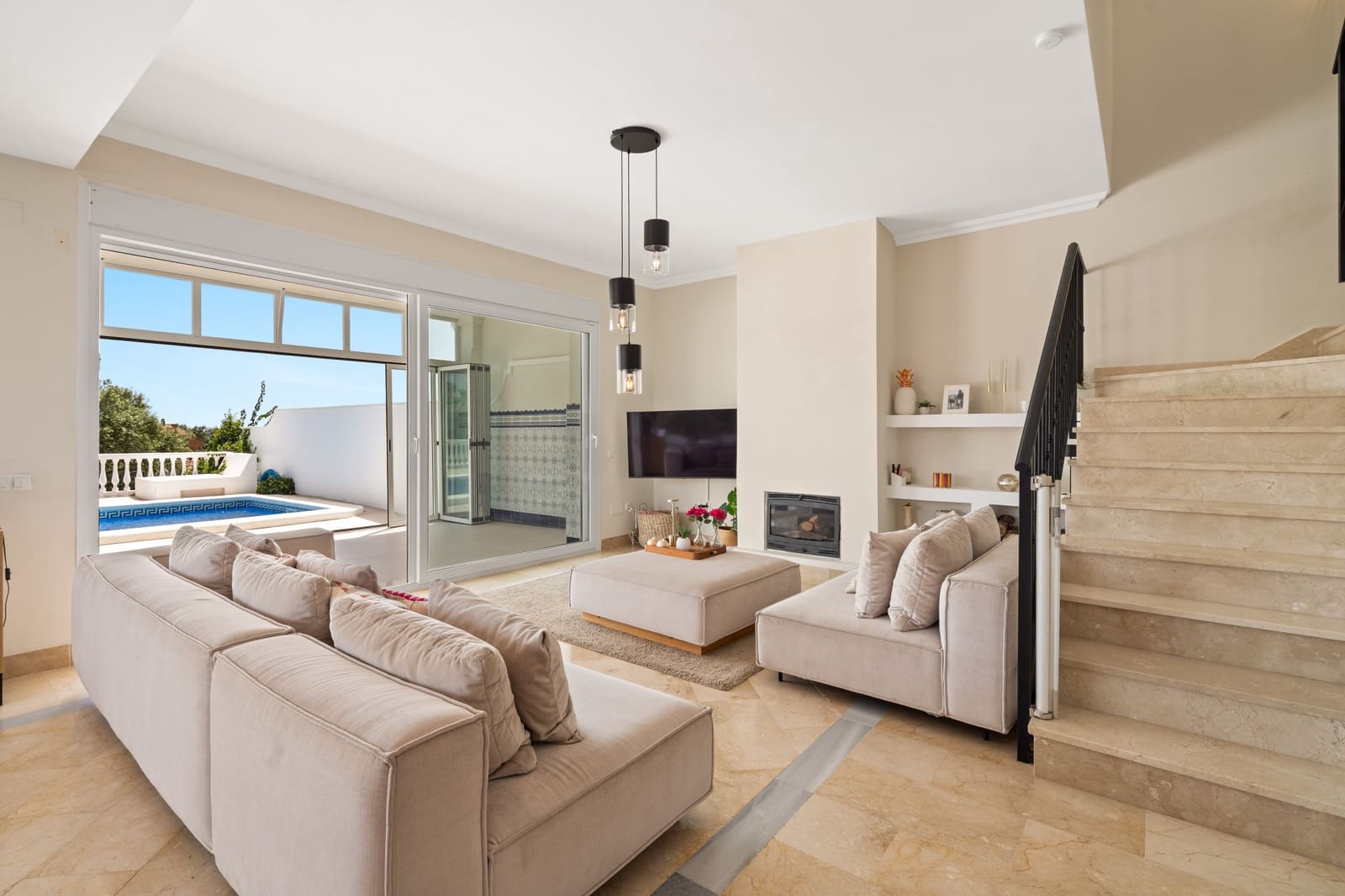 4 sovrum Villa till salu i Marbella med pool garage - 1 099 000 € (Ref: 9986355)