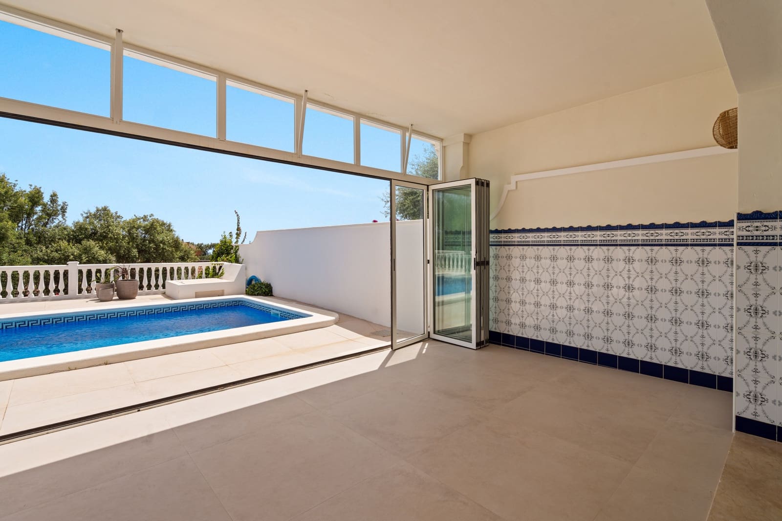 4 sovrum Villa till salu i Marbella med pool garage - 1 099 000 € (Ref: 9986355)