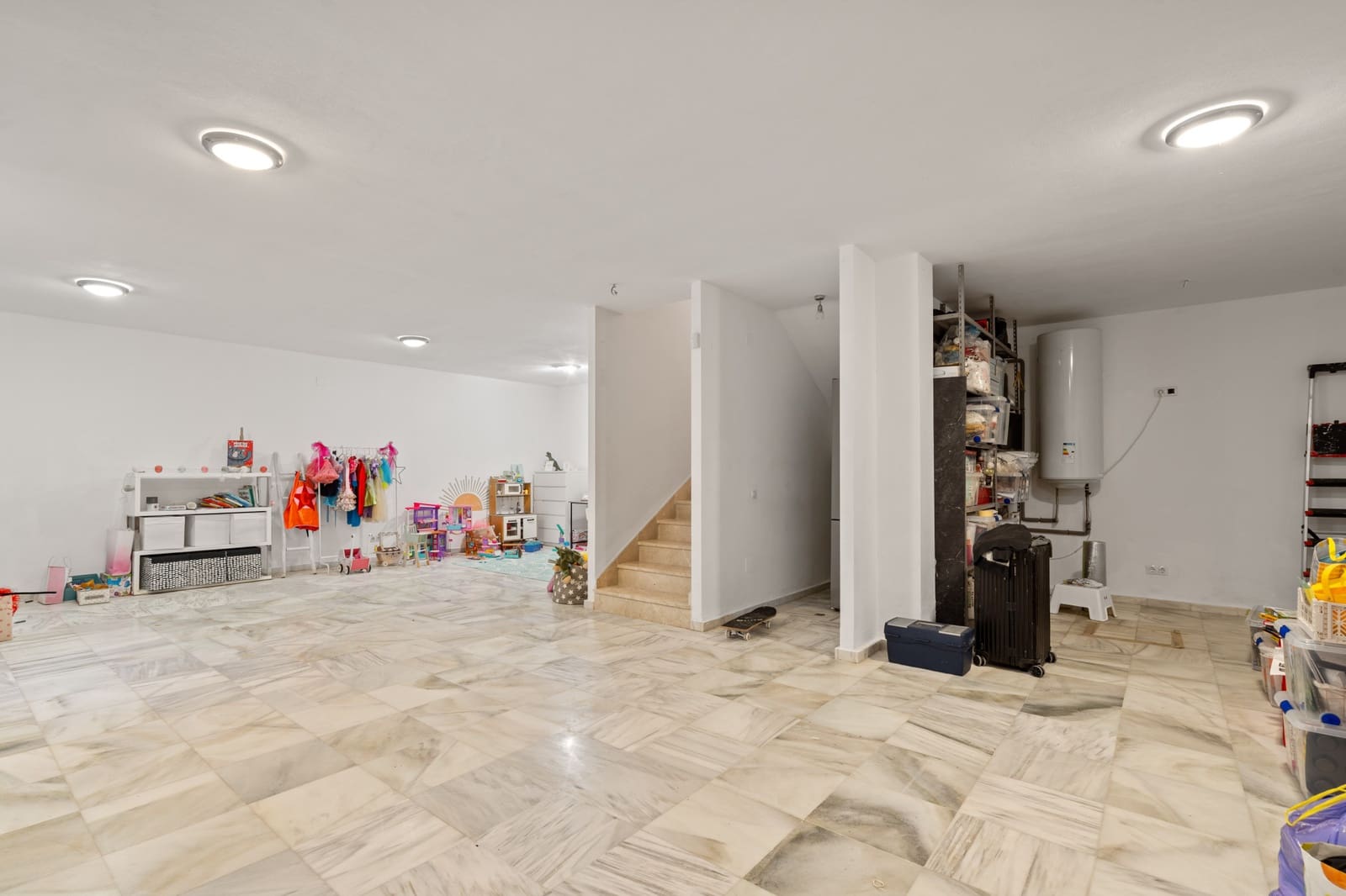 4 sovrum Villa till salu i Marbella med pool garage - 1 099 000 € (Ref: 9986355)