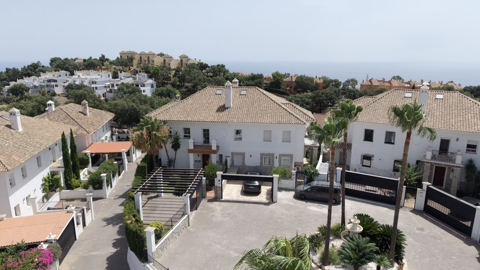 4 sovrum Villa till salu i Marbella med pool garage - 1 099 000 € (Ref: 9986355)