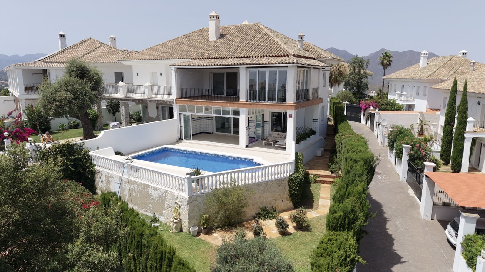 4 sovrum Villa till salu i Marbella med pool garage - 1 099 000 € (Ref: 9986355)