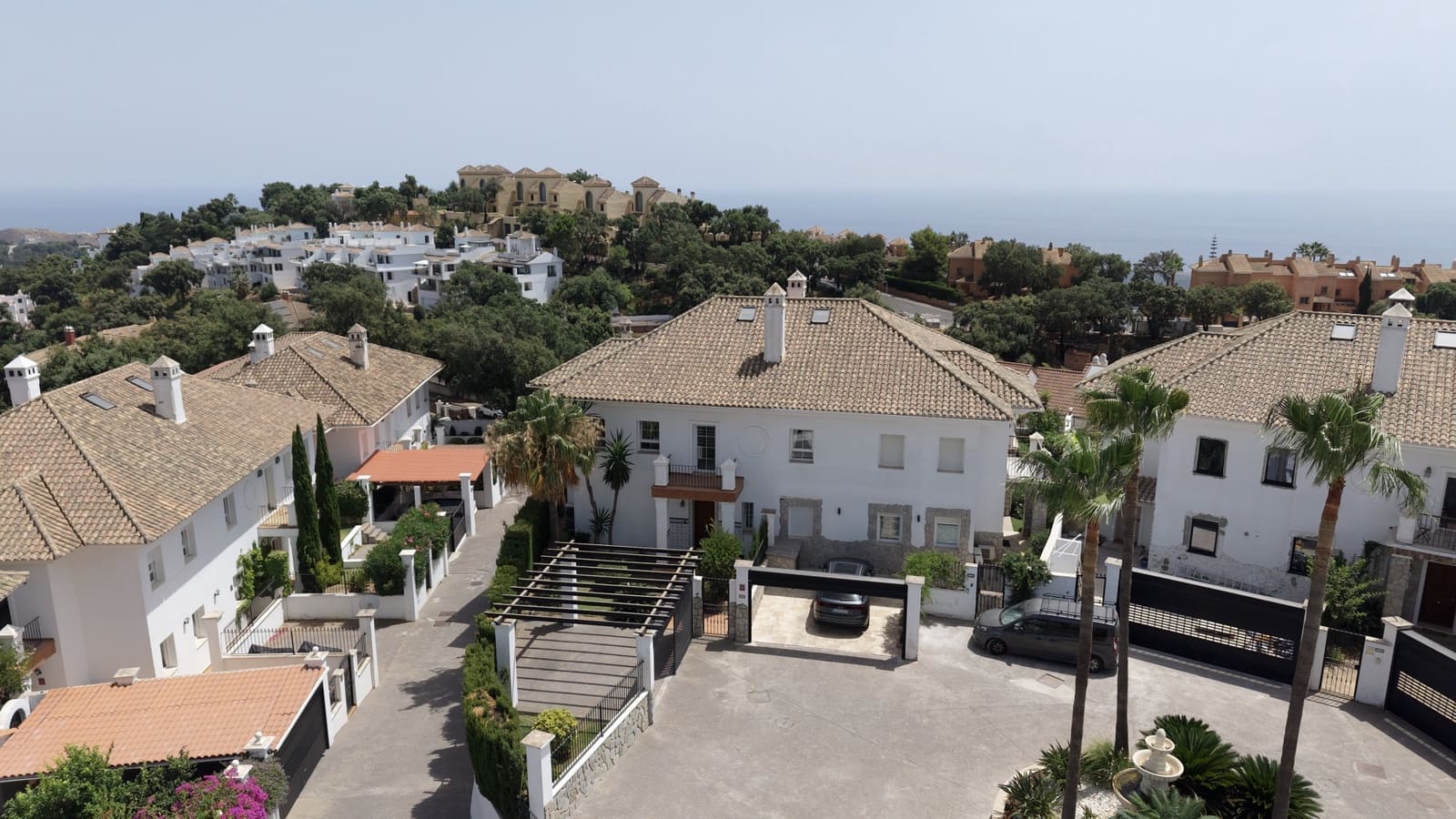 4 sovrum Villa till salu i Marbella med pool garage - 1 099 000 € (Ref: 9986355)