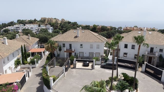 Chalet de 4 habitaciones en Marbella en venta con piscina garaje - 1.099.000 € (Ref: 9986355)