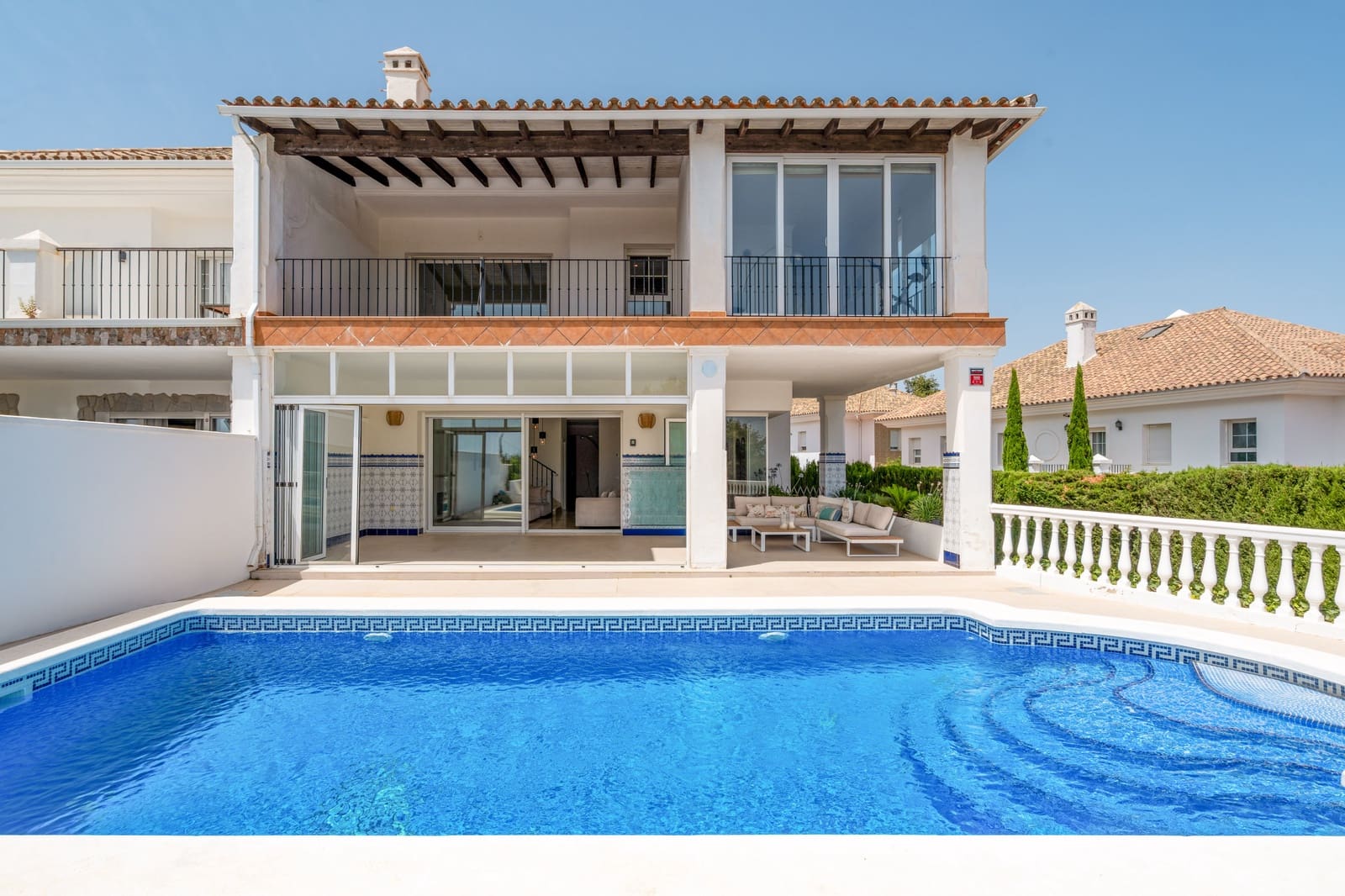 4 sovrum Villa till salu i Marbella med pool garage - 1 099 000 € (Ref: 9986355)