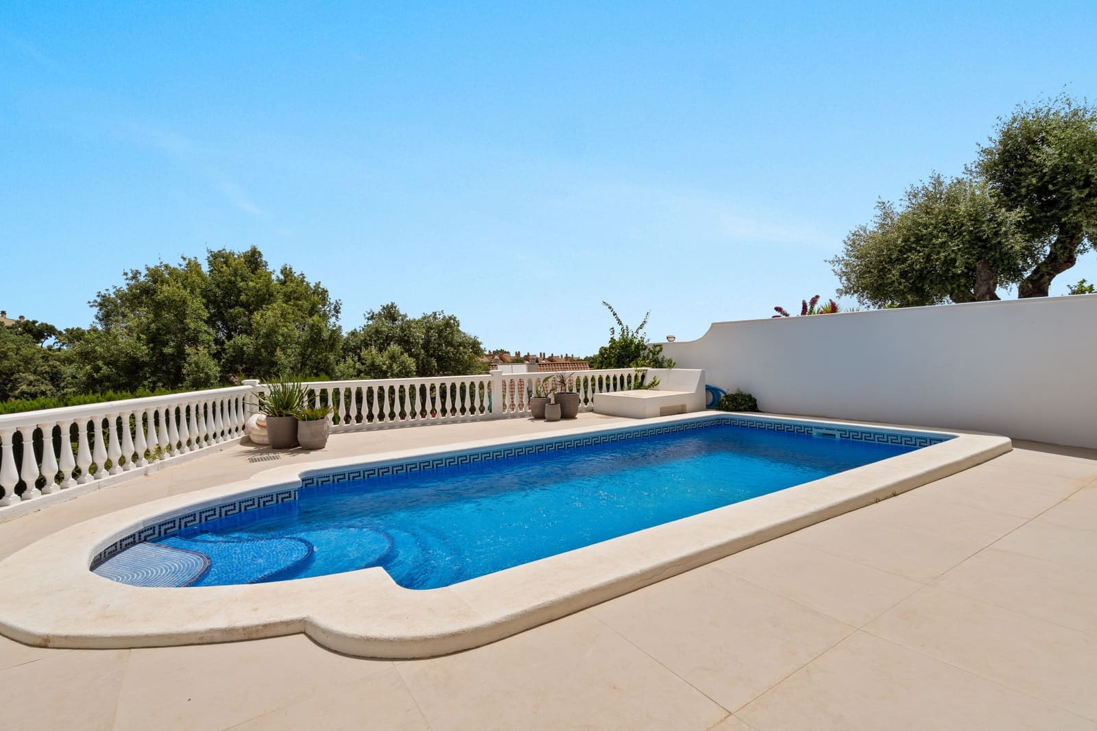 4 sovrum Villa till salu i Marbella med pool garage - 1 099 000 € (Ref: 9986355)