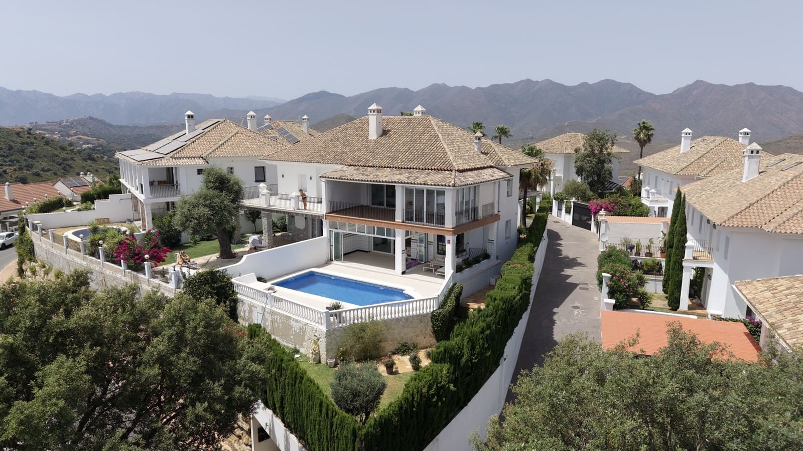 4 sovrum Villa till salu i Marbella med pool garage - 1 099 000 € (Ref: 9986355)