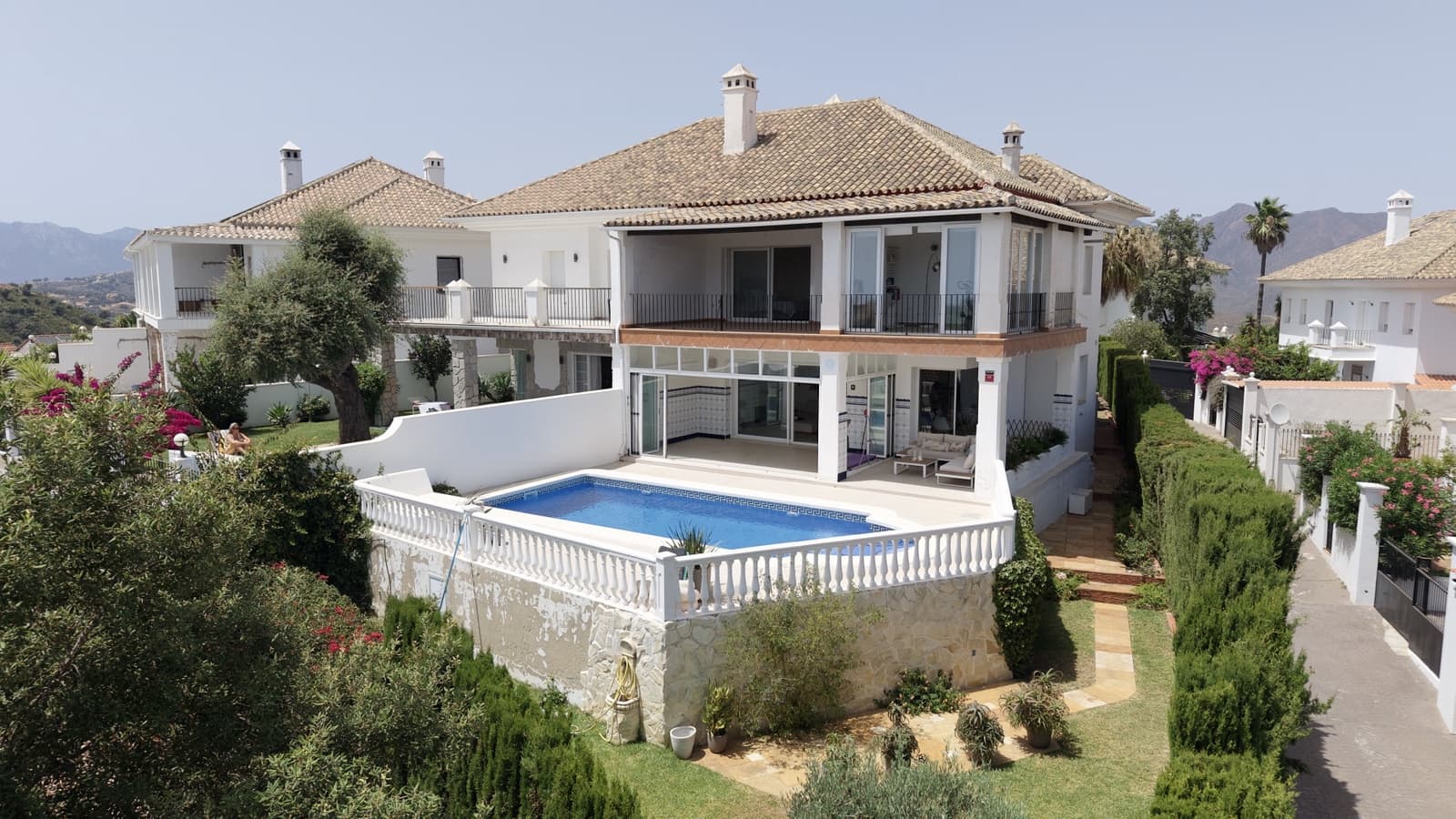 4 sovrum Villa till salu i Marbella med pool garage - 1 099 000 € (Ref: 9986355)