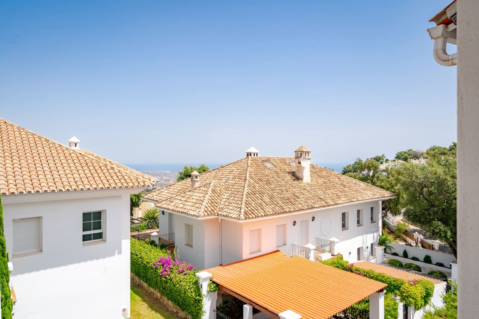 4 sovrum Villa till salu i Marbella med pool garage - 1 099 000 € (Ref: 9986355)