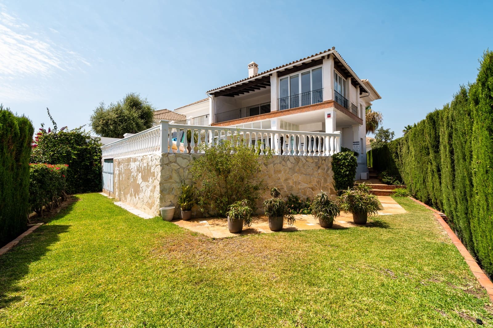 4 sovrum Villa till salu i Marbella med pool garage - 1 099 000 € (Ref: 9986355)