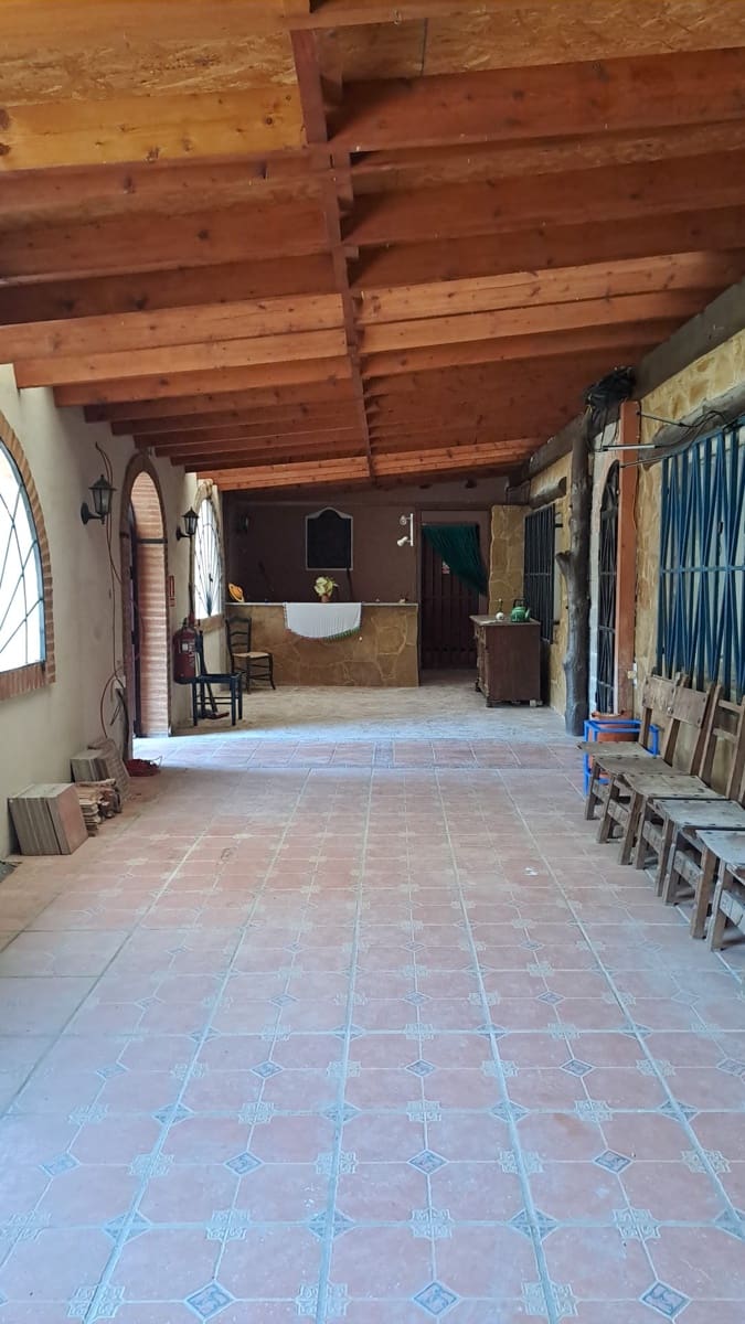 4 bedroom Finca/Country House for sale in Riba-roja d'Ebre - € 335,000 (Ref: 9549912)