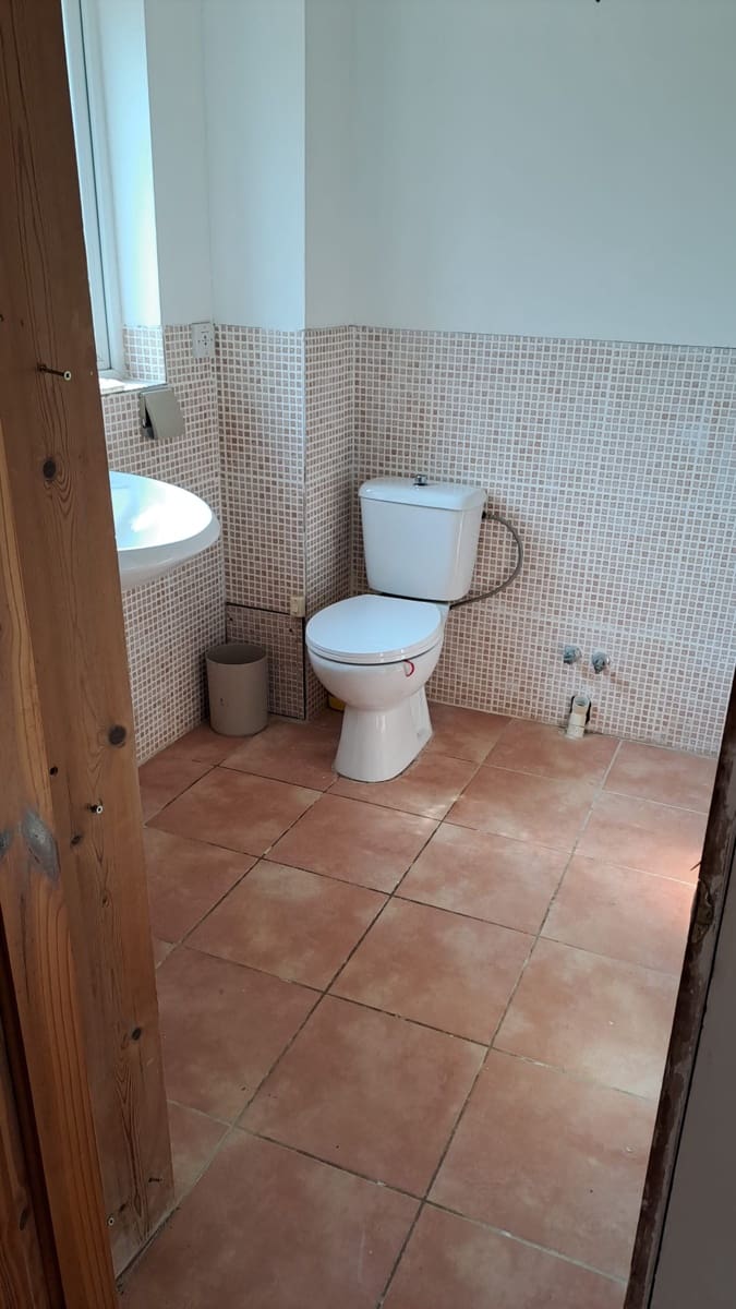 4 bedroom Finca/Country House for sale in Riba-roja d'Ebre - € 335,000 (Ref: 9549912)