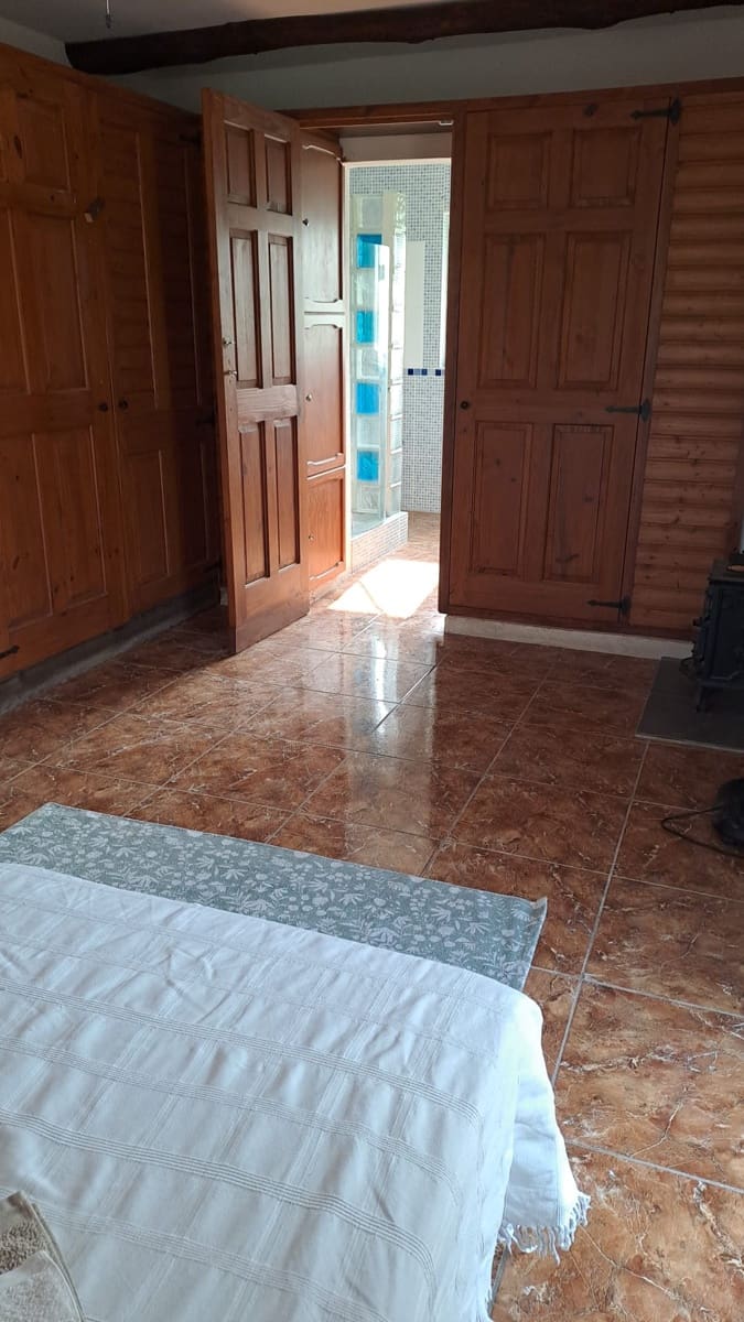 4 bedroom Finca/Country House for sale in Riba-roja d'Ebre - € 335,000 (Ref: 9549912)