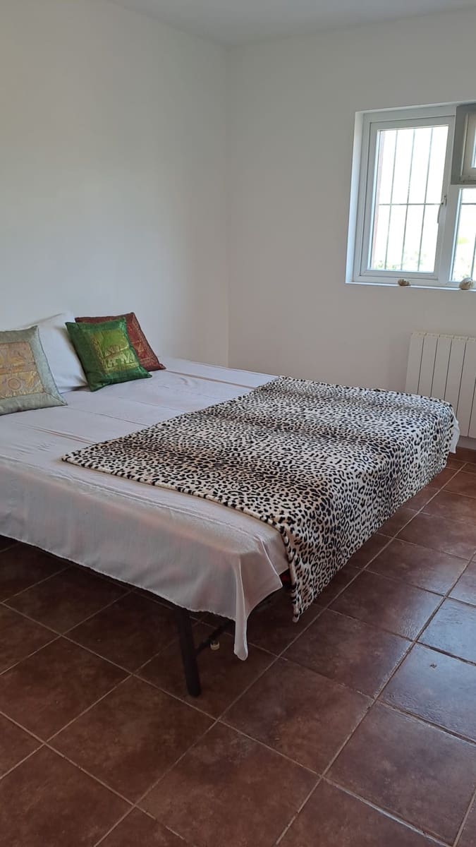 4 bedroom Finca/Country House for sale in Riba-roja d'Ebre - € 335,000 (Ref: 9549912)