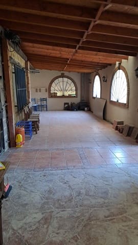 4 bedroom Finca/Country House for sale in Riba-roja d'Ebre - € 335,000 (Ref: 9549912)