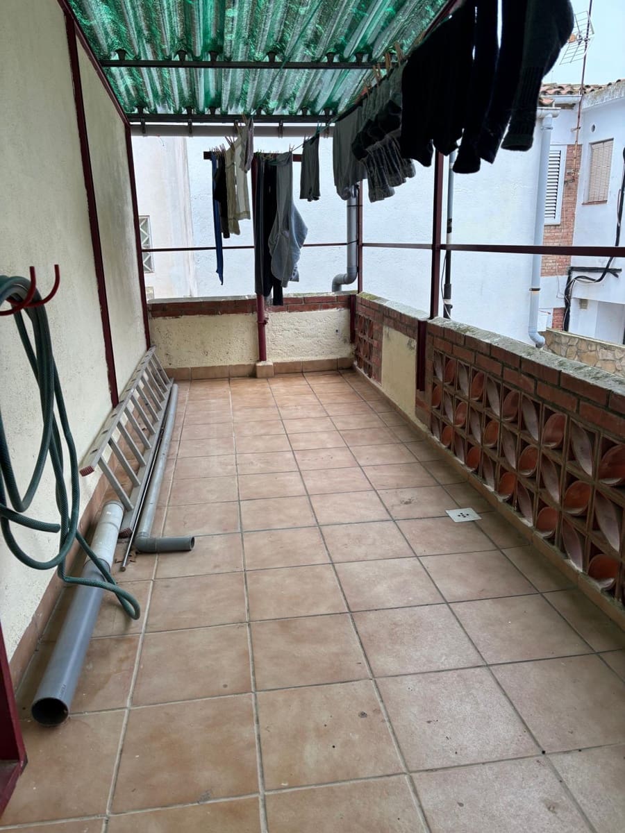 4 soveværelse Rækkehus til salg i Flix - € 118.000 (Ref: 9549985)