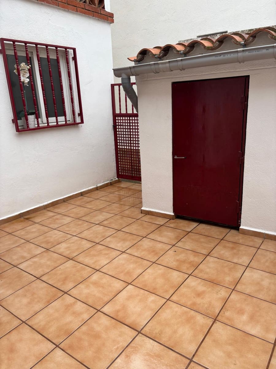 4 soveværelse Rækkehus til salg i Flix - € 118.000 (Ref: 9549985)