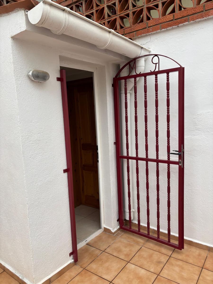 4 soveværelse Rækkehus til salg i Flix - € 118.000 (Ref: 9549985)