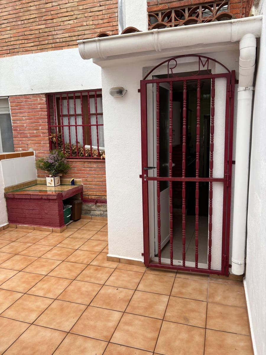 4 soveværelse Rækkehus til salg i Flix - € 118.000 (Ref: 9549985)