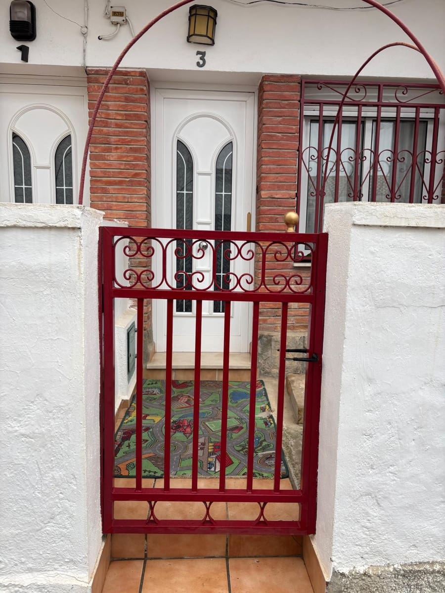 4 soveværelse Rækkehus til salg i Flix - € 118.000 (Ref: 9549985)