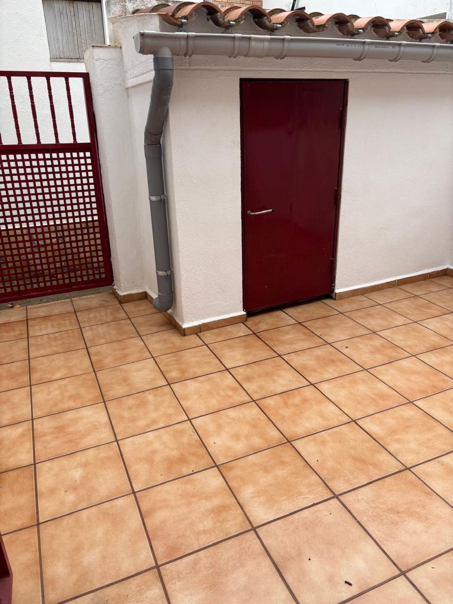 4 soveværelse Rækkehus til salg i Flix - € 118.000 (Ref: 9549985)