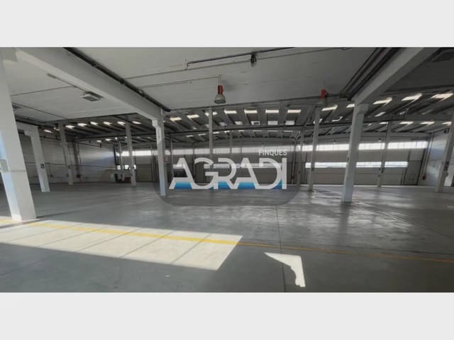 Commercial for rent in Llinars del Vallès - € 38,000 (Ref: 9938525)