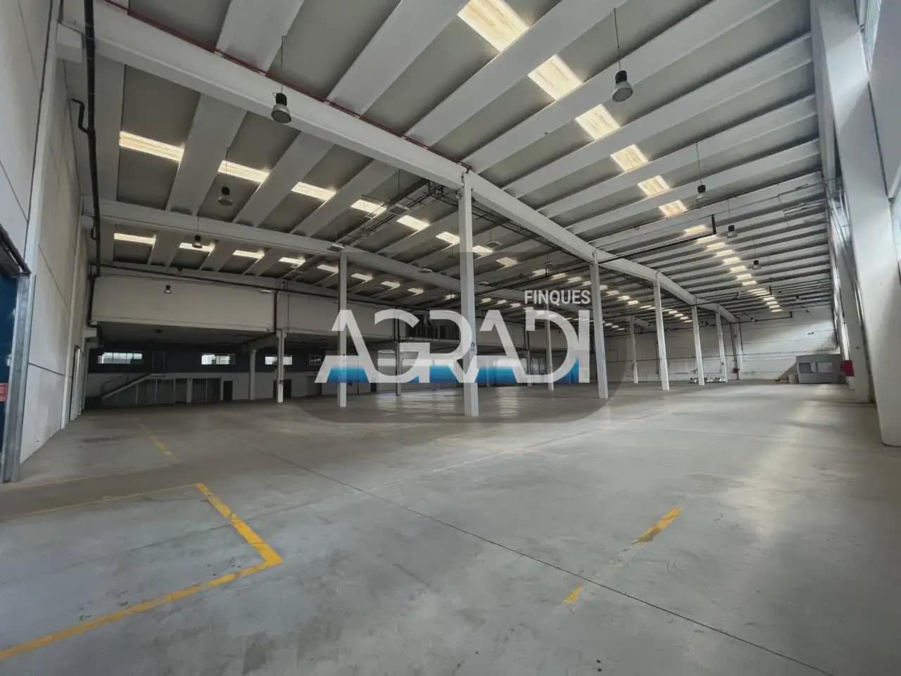 Commercial for rent in Llinars del Valles - € 38,000 (Ref: 9938525)