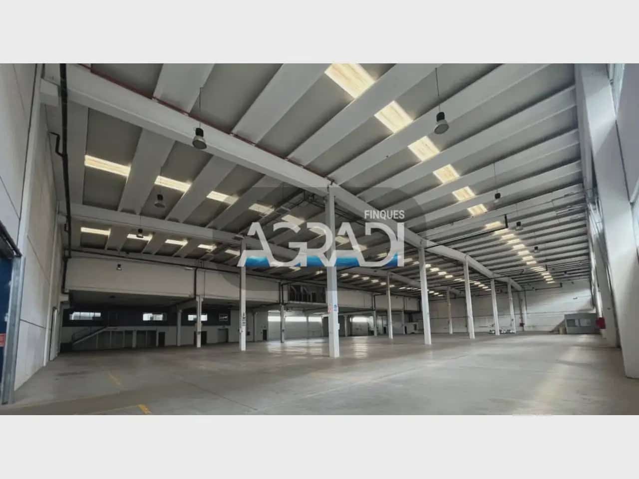 Commercial for rent in Llinars del Valles - € 38,000 (Ref: 9938525)