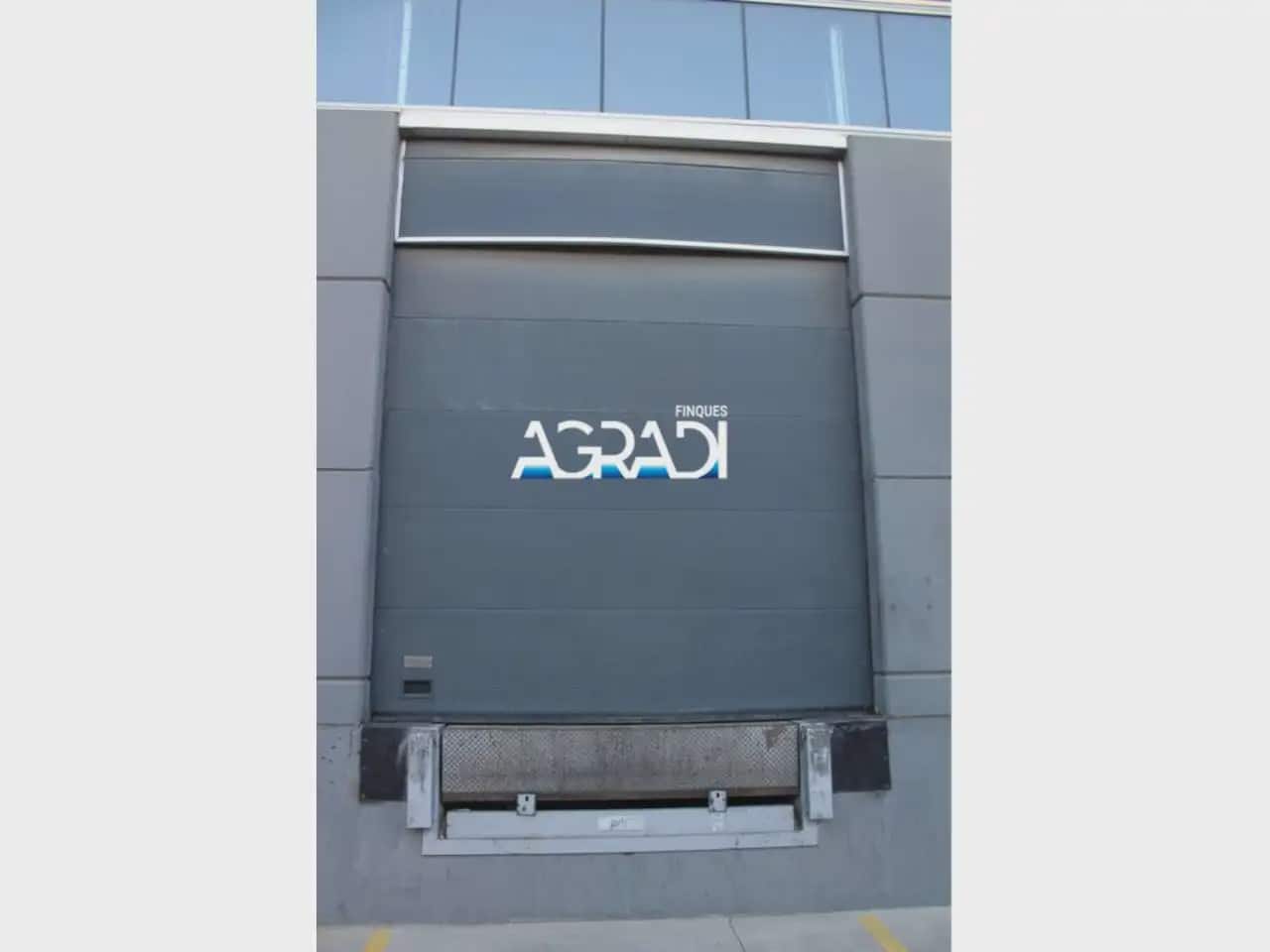 Commercial for rent in Llinars del Valles - € 38,000 (Ref: 9938525)