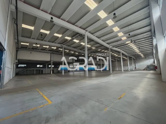 Commercial for rent in Llinars del Vallès - € 38,000 (Ref: 9938525)