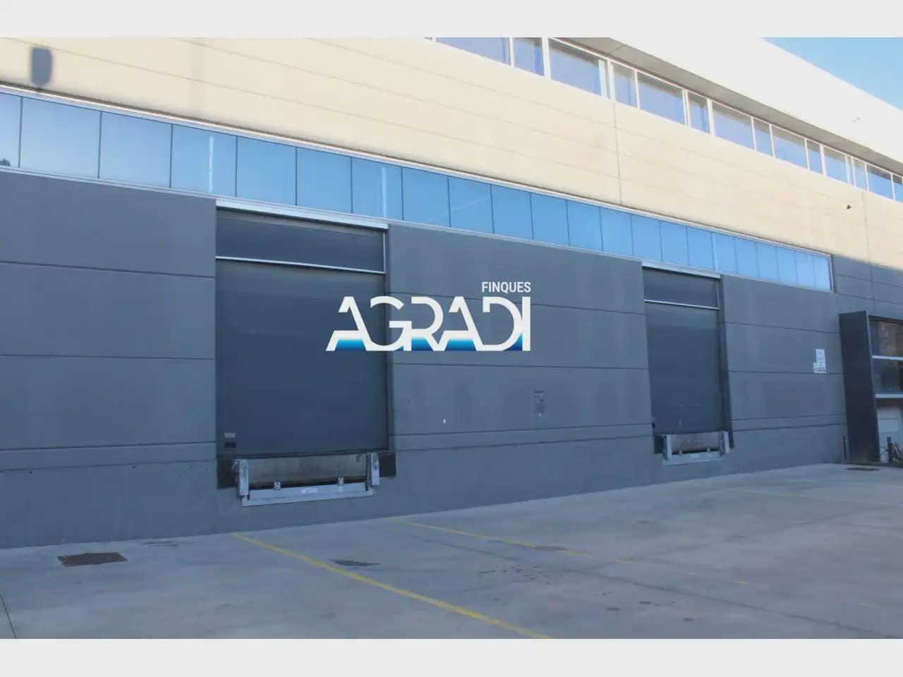 Commercial for rent in Llinars del Valles - € 38,000 (Ref: 9938525)