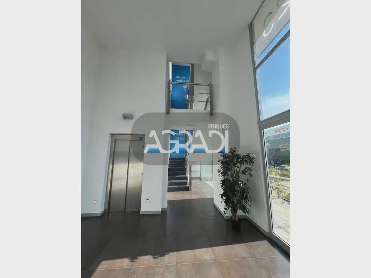 Commercial for rent in Llinars del Valles - € 38,000 (Ref: 9938525)