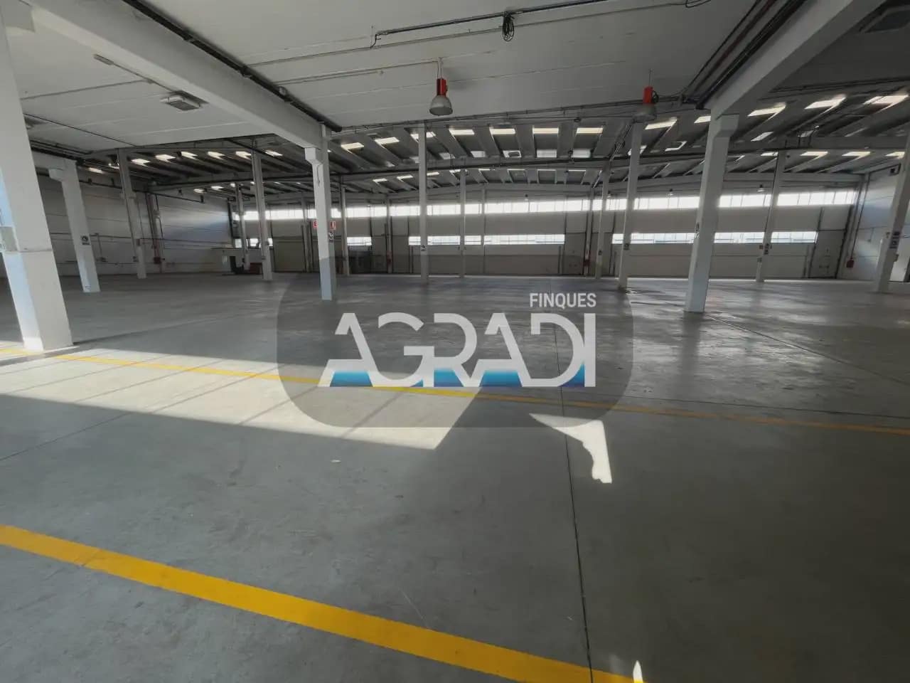 Commercial for rent in Llinars del Valles - € 38,000 (Ref: 9938525)