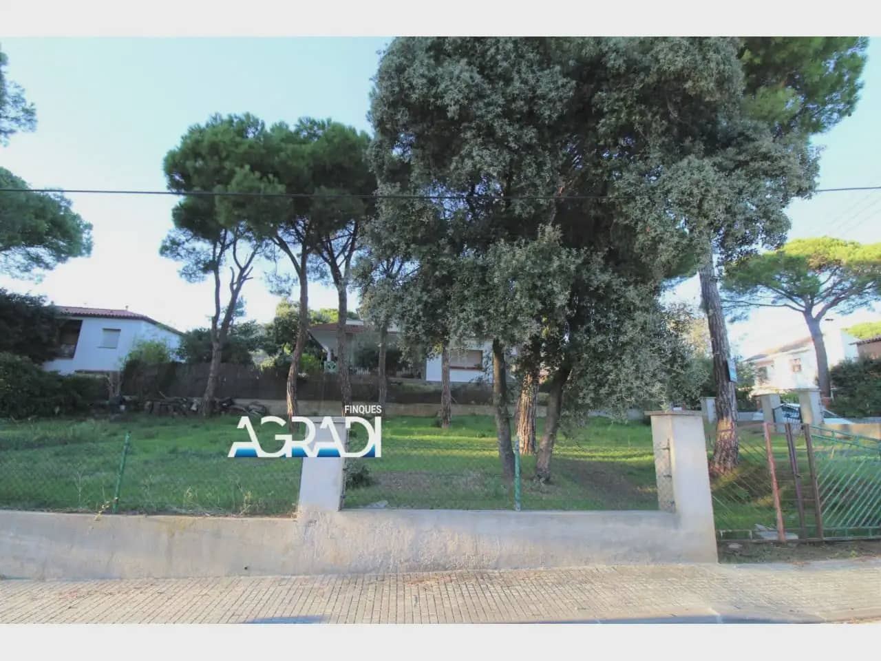 Building Plot for sale in Canoves i Samalus - € 95,000 (Ref: 9938527)