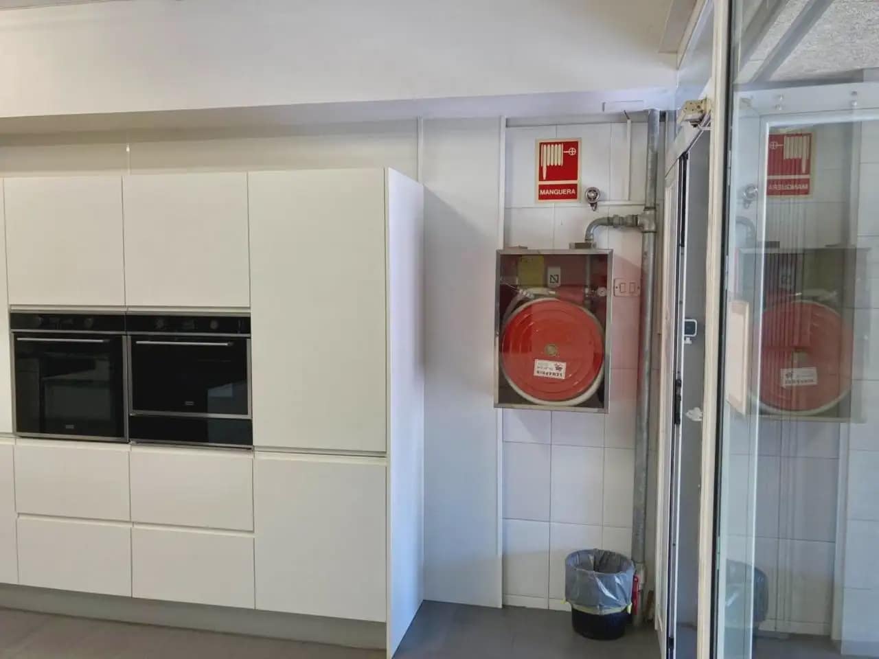 Commercial for sale in Barcelona city - € 330,000 (Ref: 9938529)