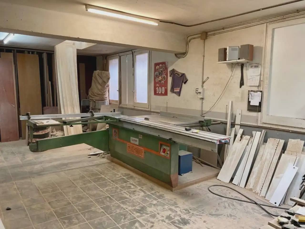 Commercial for sale in Barcelona city - € 330,000 (Ref: 9938529)