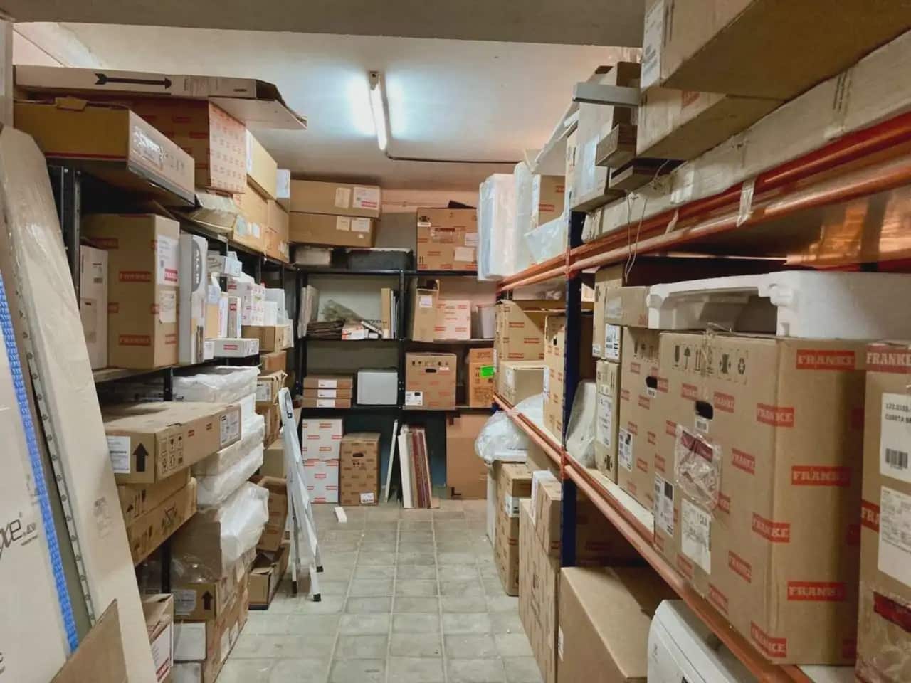 Commercial for sale in Barcelona city - € 330,000 (Ref: 9938529)