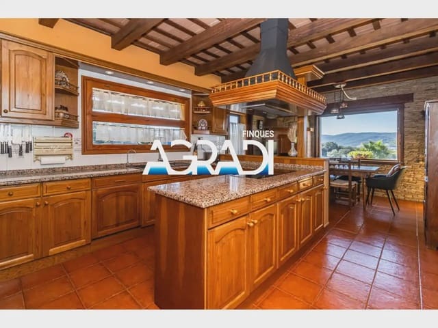 5 soveværelse Finca/Landehus til salg i Sant Antoni de Vilamajor med garage - € 899.000 (Ref: 9938536)