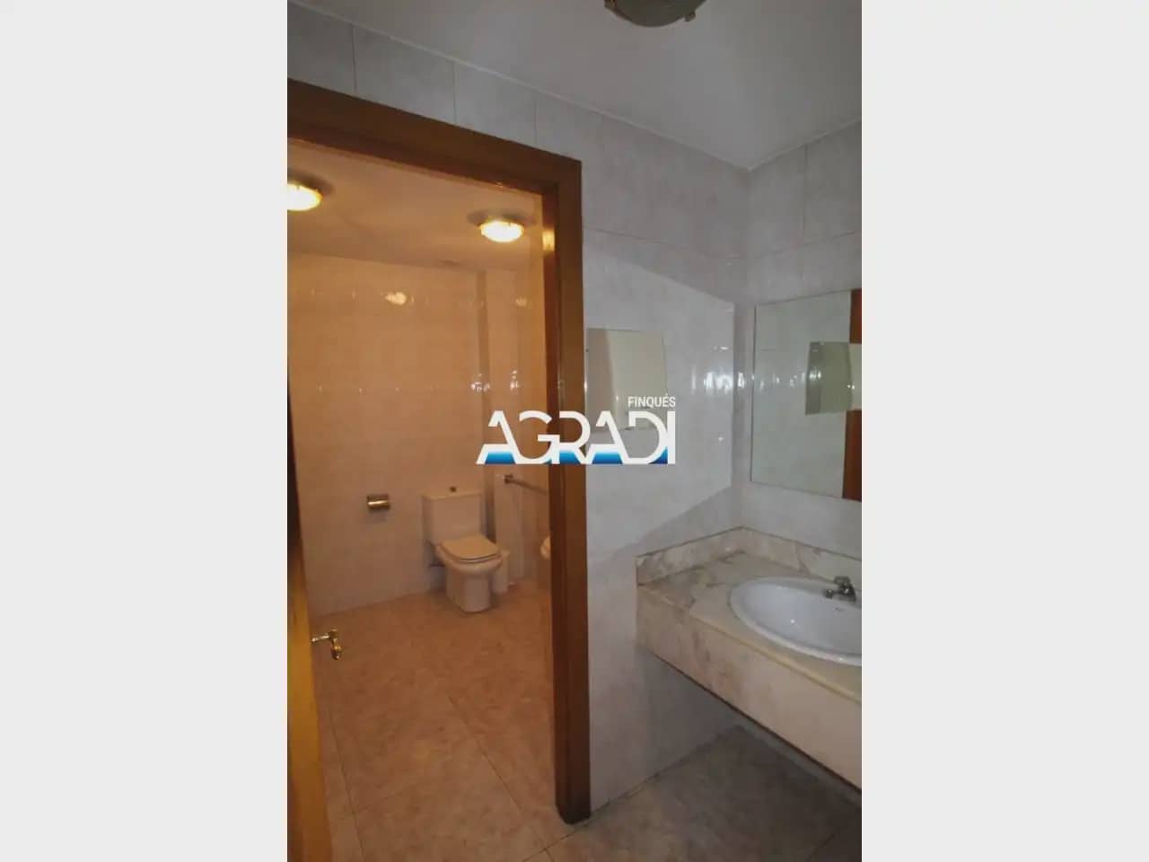 Commercial for rent in Cardedeu - € 1,200 (Ref: 9938545)