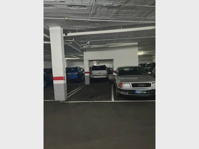 Garage for rent in La Nova Esquerra de L'Eixample, Barcelona city - € 100 (Ref: 9938548)